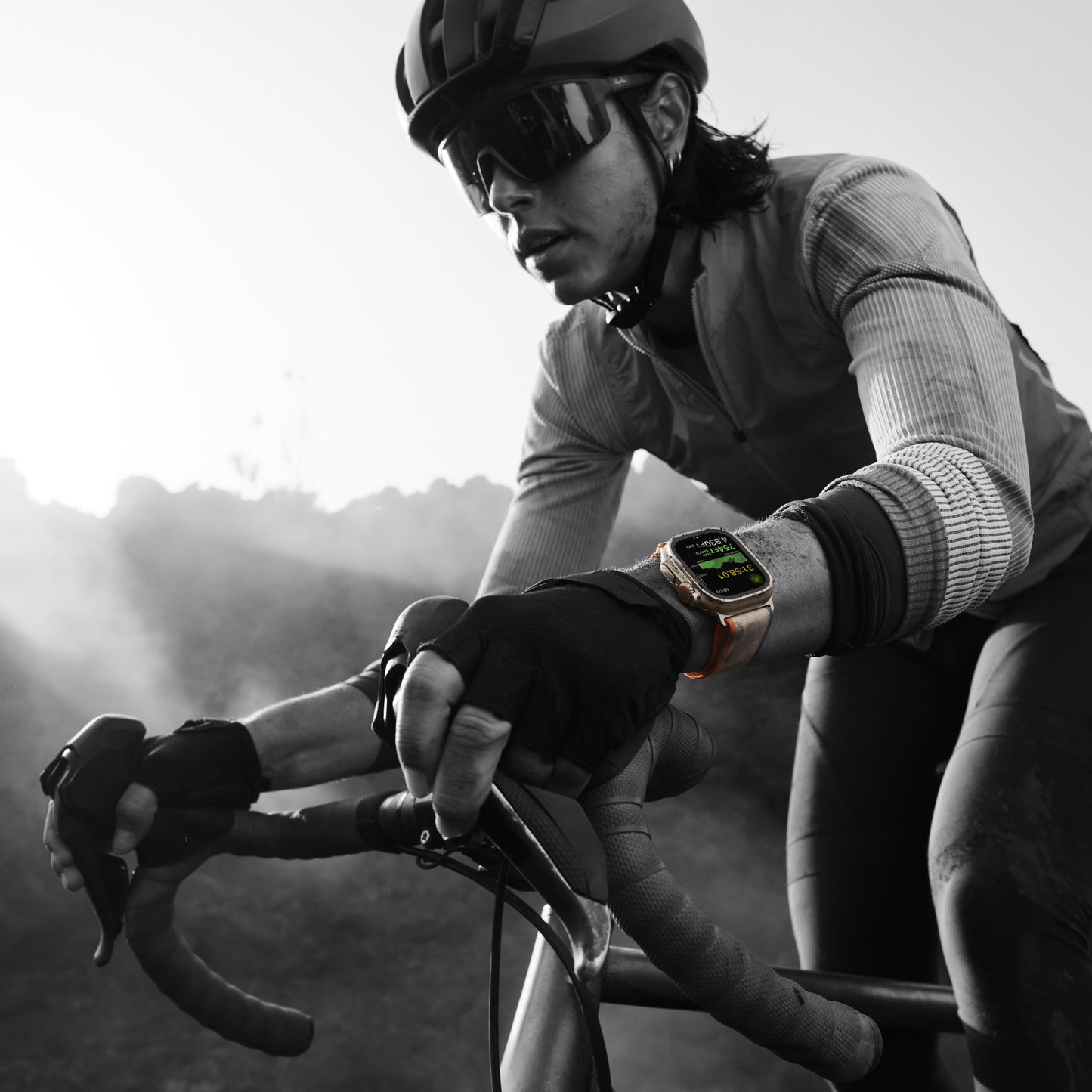 Apple_Watch_Ultra_2_LTE_49mm_Titanium_Blue_Alpine_Loop_PDP_Image_Position-5__WWEN