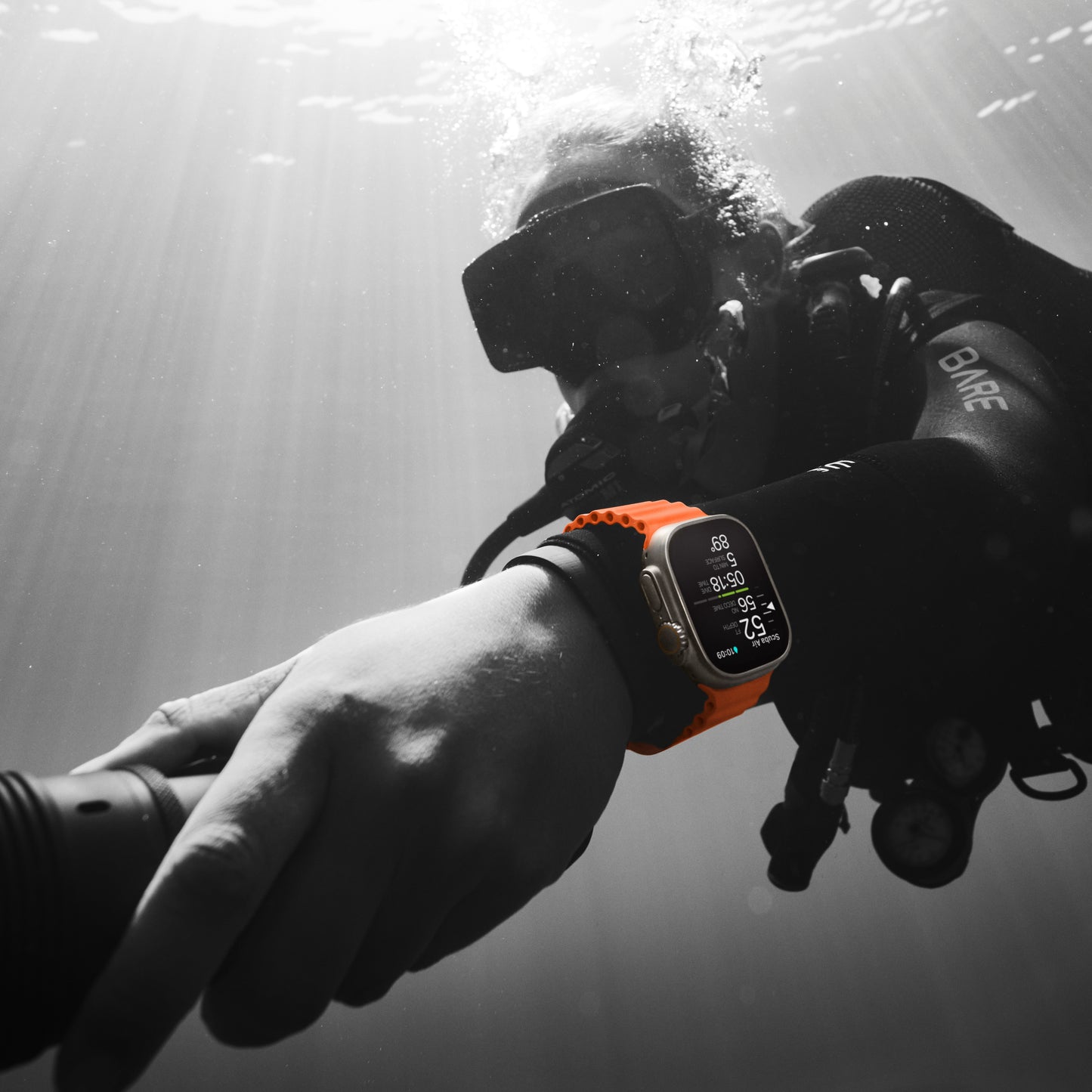 Apple_Watch_Ultra_2_LTE_49mm_Titanium_Blue_Alpine_Loop_PDP_Image_Position-6__WWEN