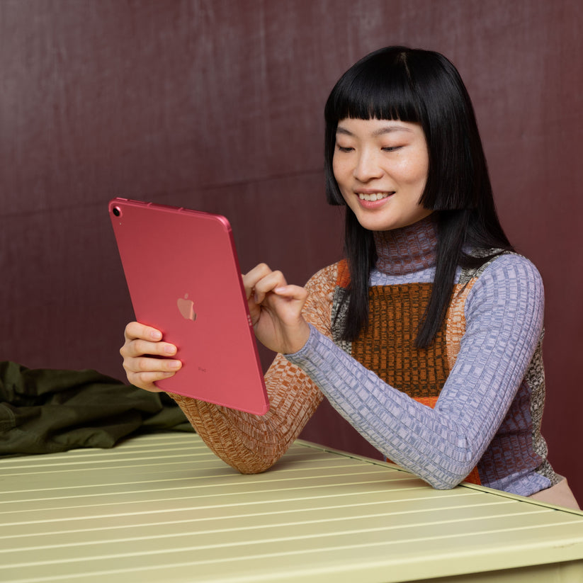 iPad_10th_generation_Cellular_Pink_PDP_Image_Fall23_Position-6__WWEN
