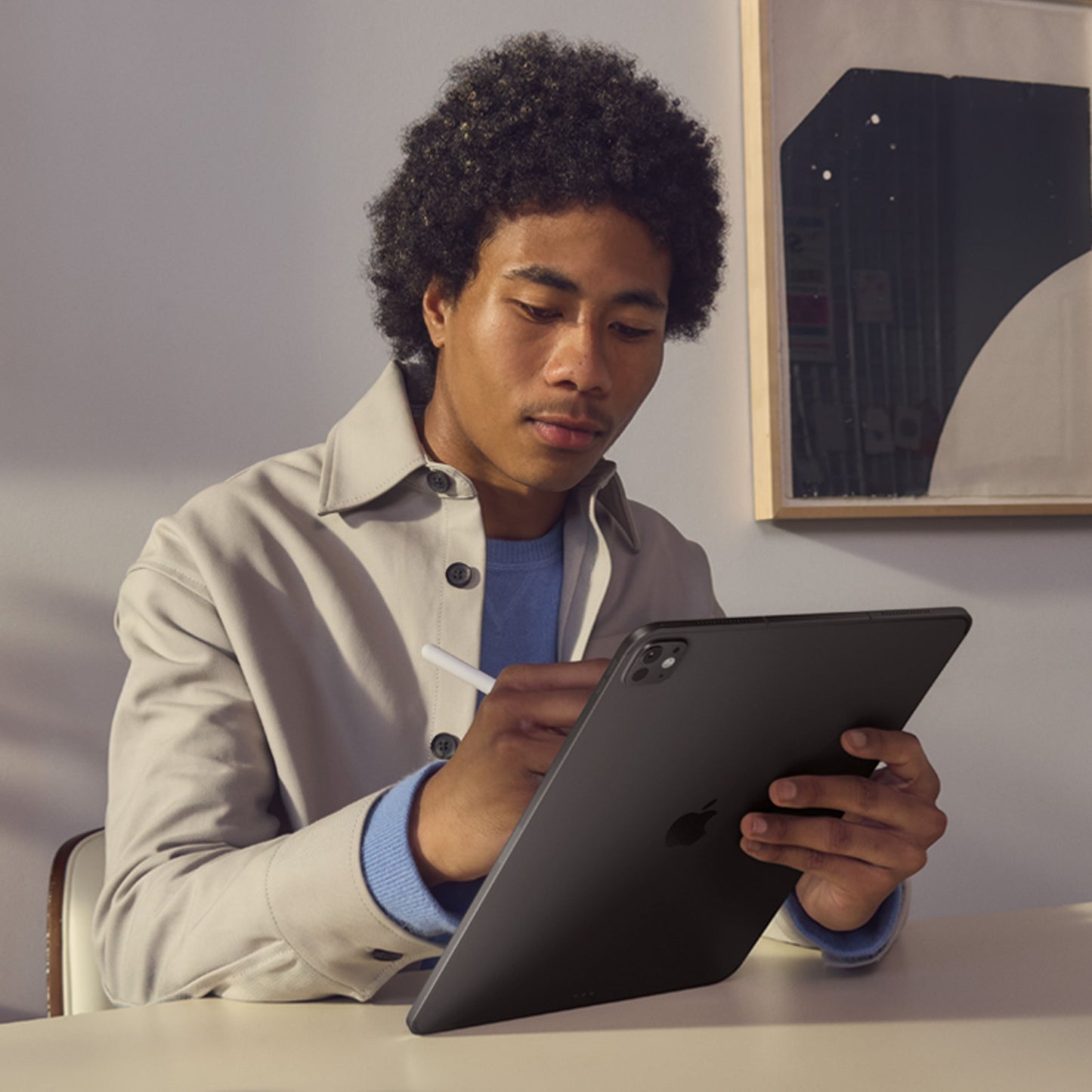 iPad_Pro_13-in_M5_Cellular_Silver_PDP_Image_Position_5__WWEN